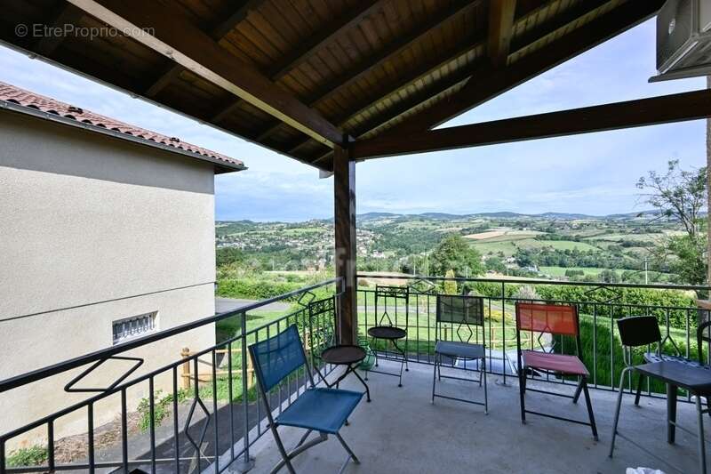 Appartement à COURZIEU