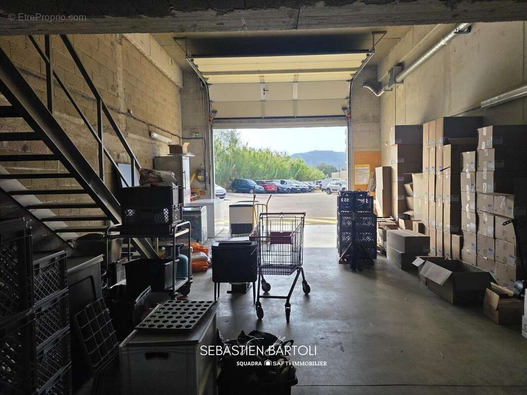 Commerce 146 m² à Porto-Vecchio  - photo 8