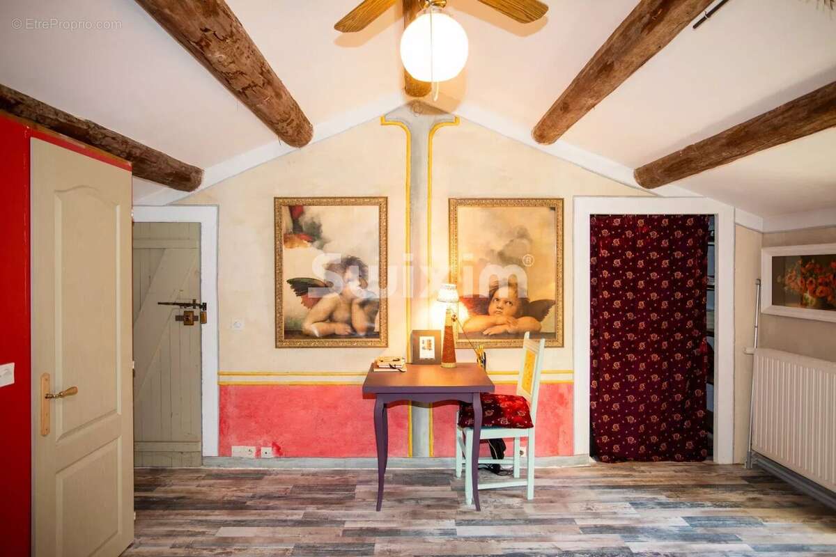 Maison à VALAURIE
