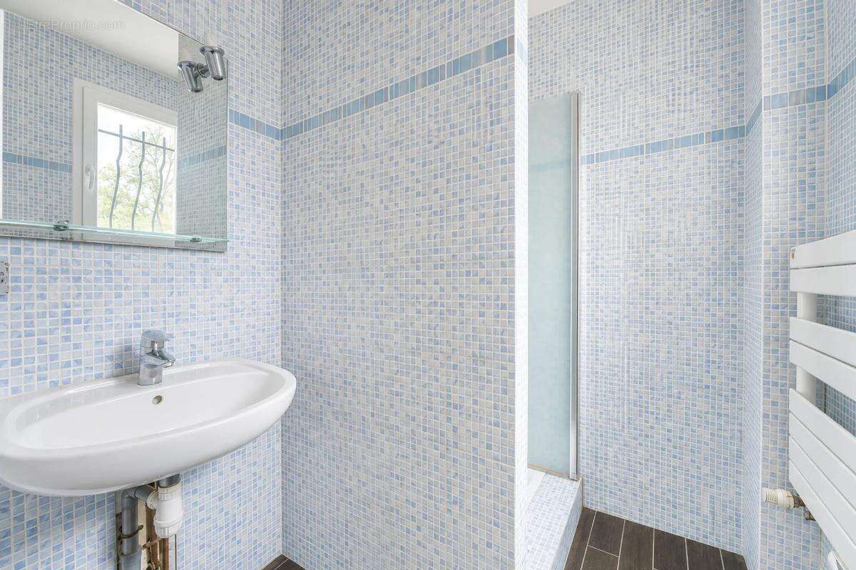 Maison familiale rénovée avec piscine à Saint-Léger-en-Yvelines - photo 6