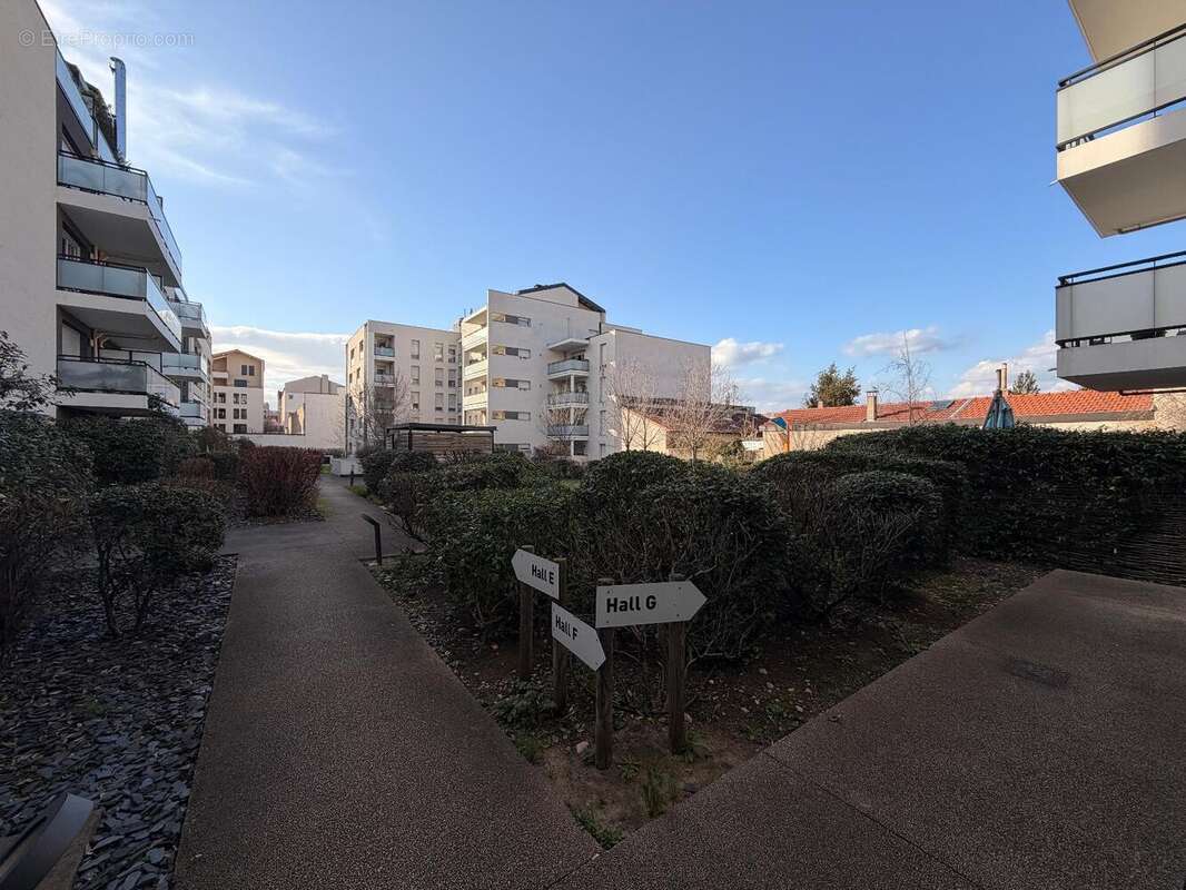   - Appartement à LYON-7E