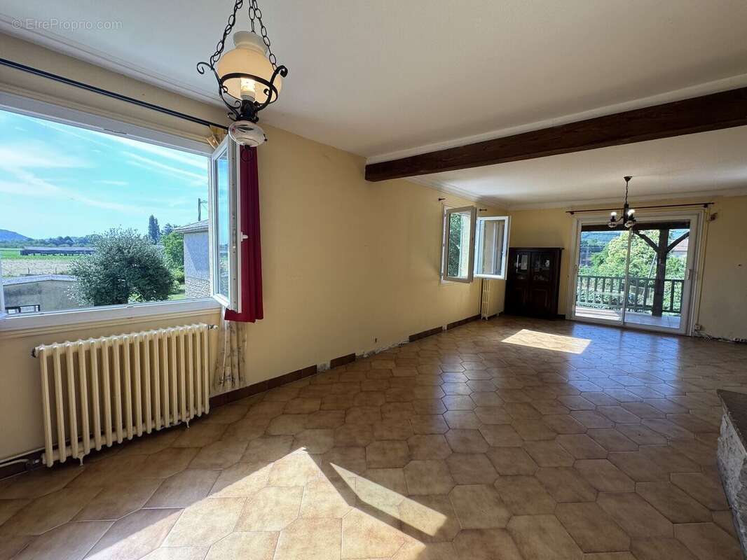 Ensemble immobilier avec maison, deux logements indépendants, atelier et piscine - photo 19