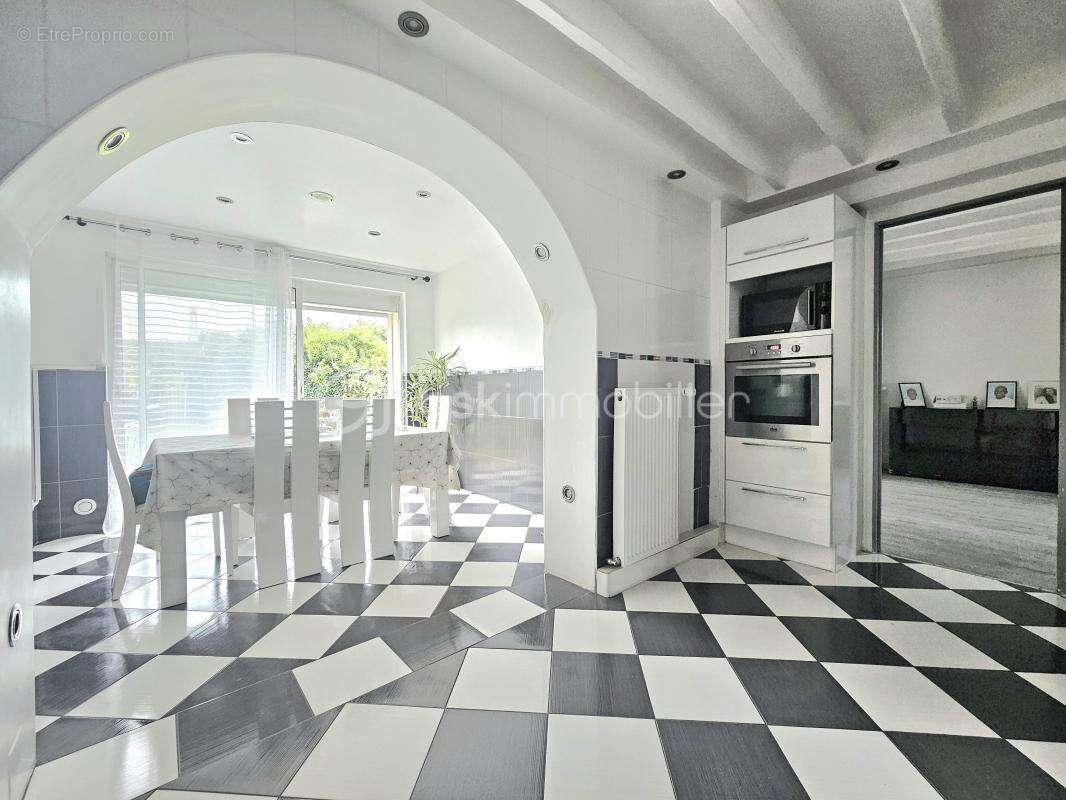 Maison à SAINT-PIERRE-LES-NEMOURS