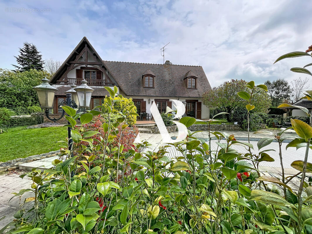 Maison à LE PLESSIS-FEU-AUSSOUX