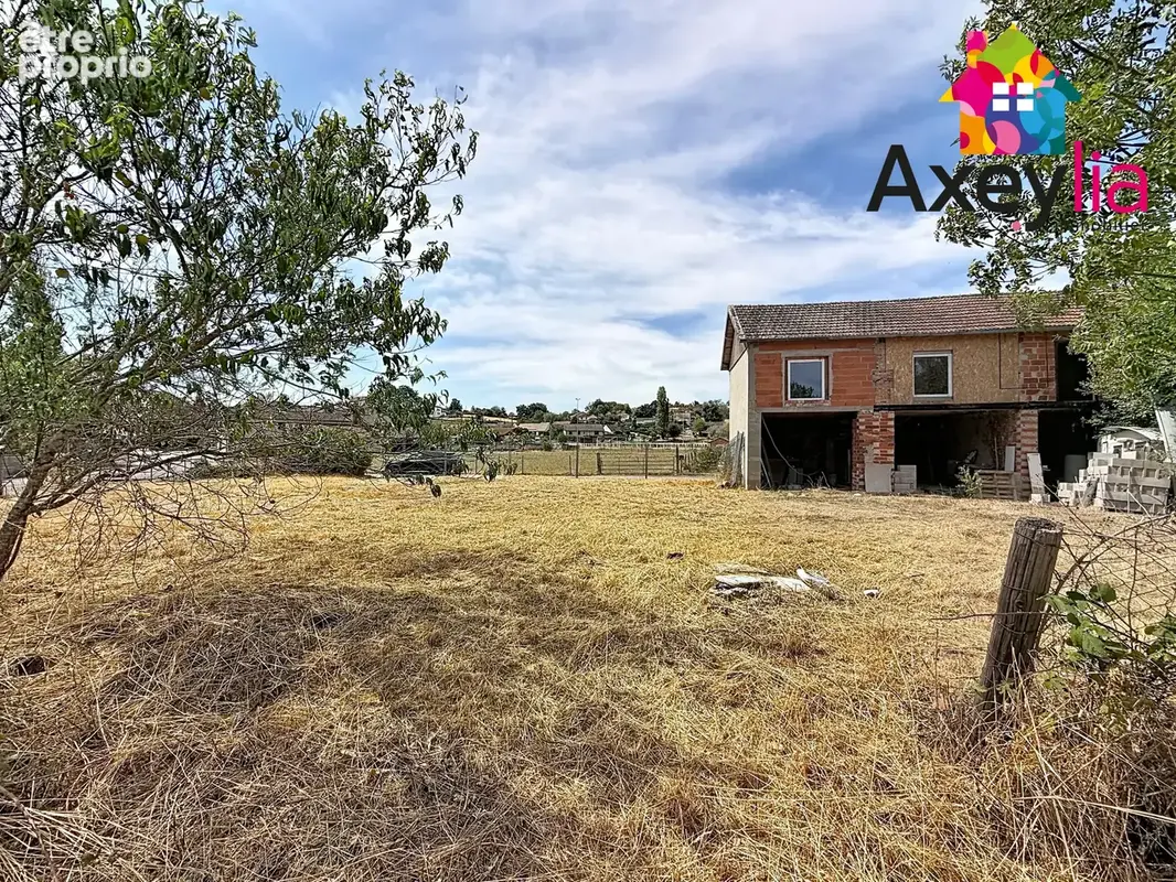 A vendre - melay - terrain constructible viabilisé avec dépendance - photo 2