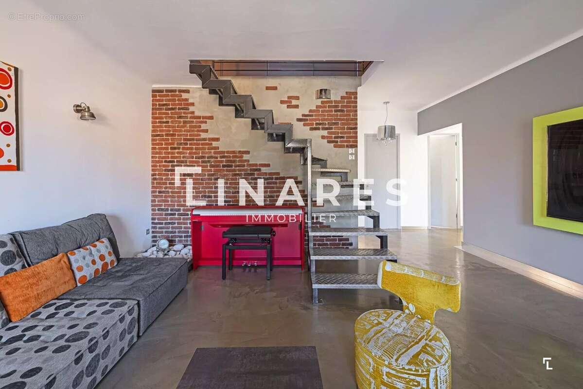 VICTOIRE - Appartement  T5 de 145m² + Balcon + Stationnement - 13013 Saint Mitre - photo 2