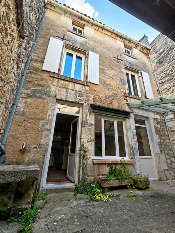 Maison à CHATEAUNEUF-SUR-CHARENTE