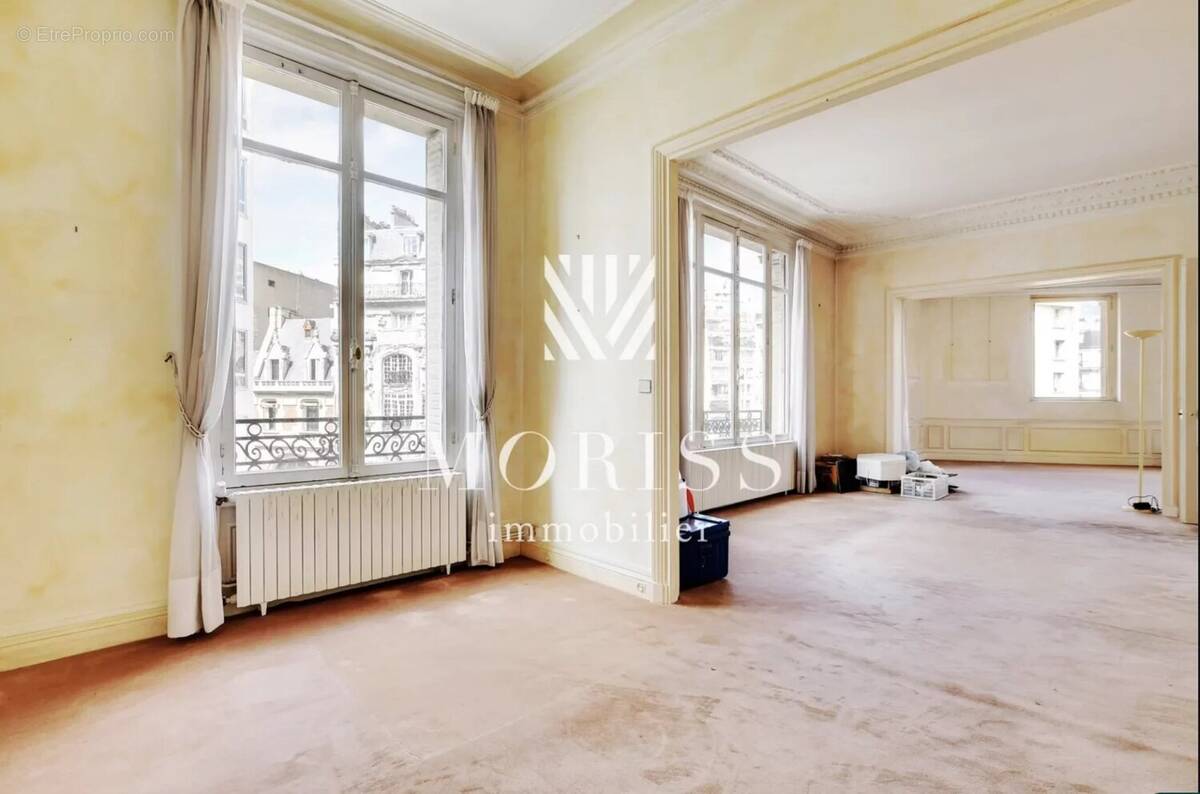 Appartement à PARIS-17E