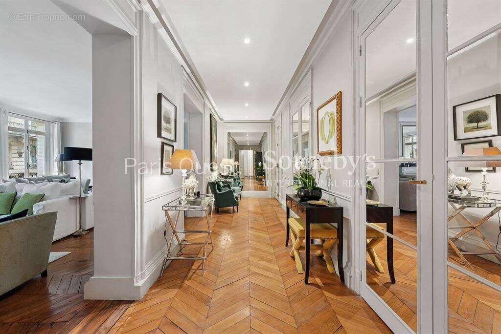 Appartement à PARIS-17E