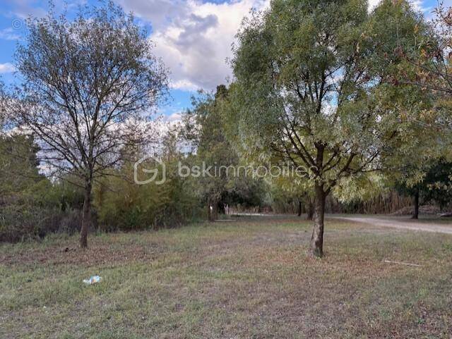 Terrain à PEZILLA-LA-RIVIERE