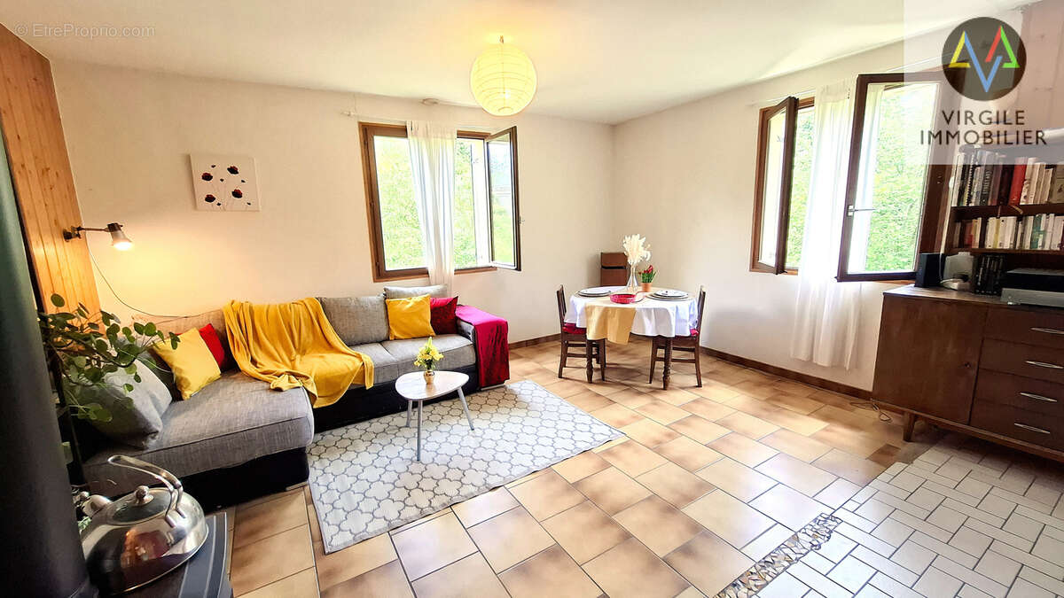 Maison avec terrasse, grand terrain, plage privative et fort potentiel à Rochejean - photo 8