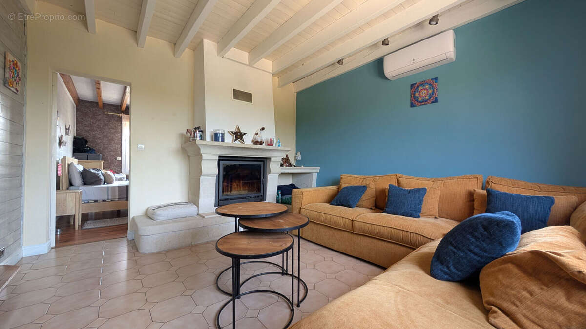 Maison familiale de 170 m² sur plus de 2 500 m² de terrain - photo 5