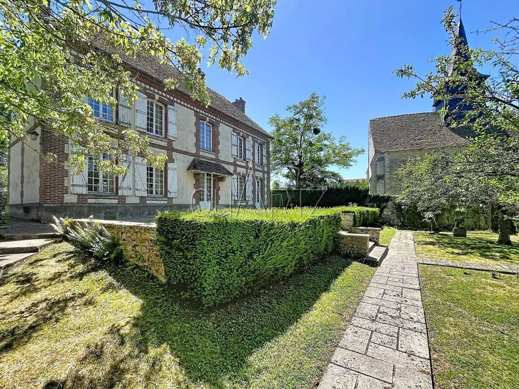 Charme et campagne pour cet ancien presbytère - photo 24