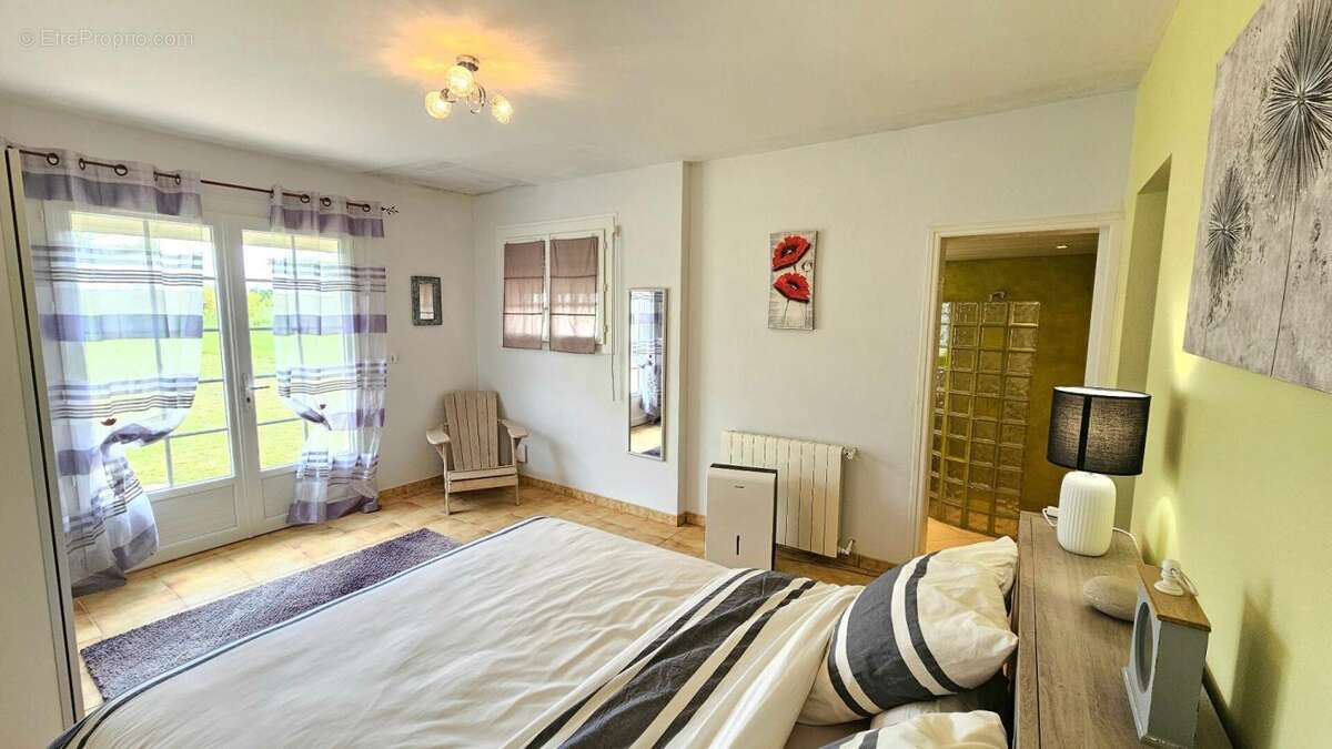 Maison Courrensan 8 pièce(s) 280 m2 - photo 5