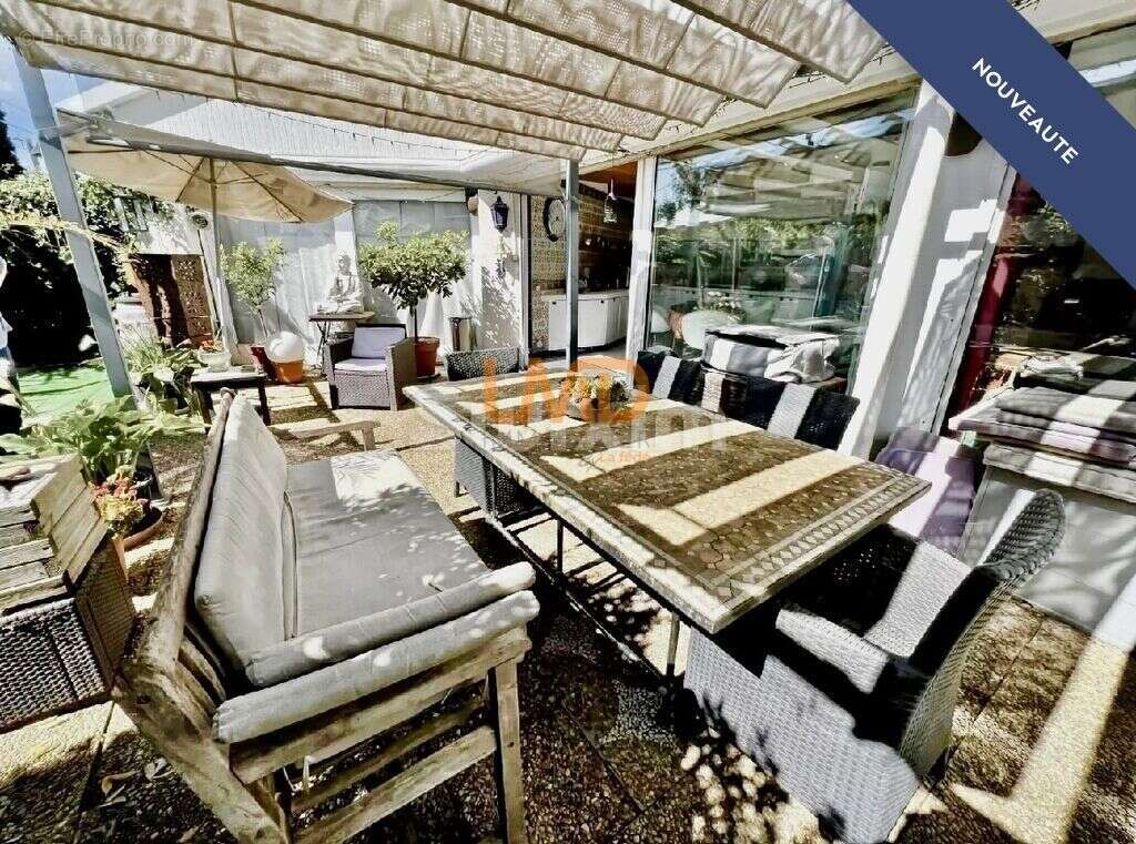 Maison à VESTRIC-ET-CANDIAC