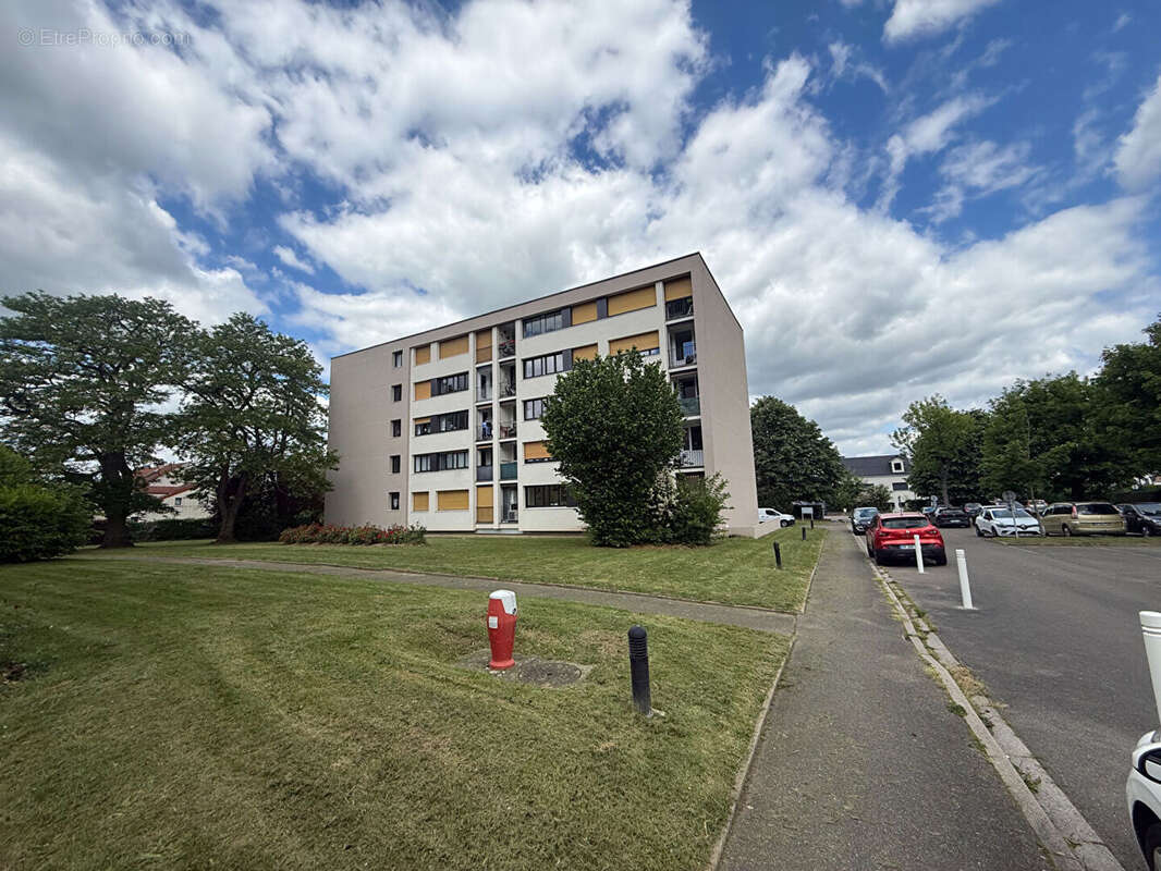 Appartement à LES CLAYES-SOUS-BOIS