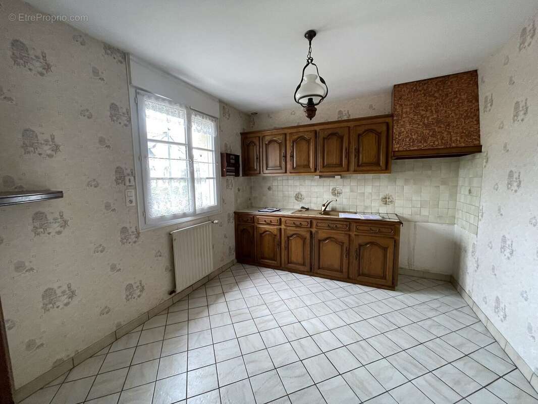 Maison à CHATILLON-SUR-COLMONT