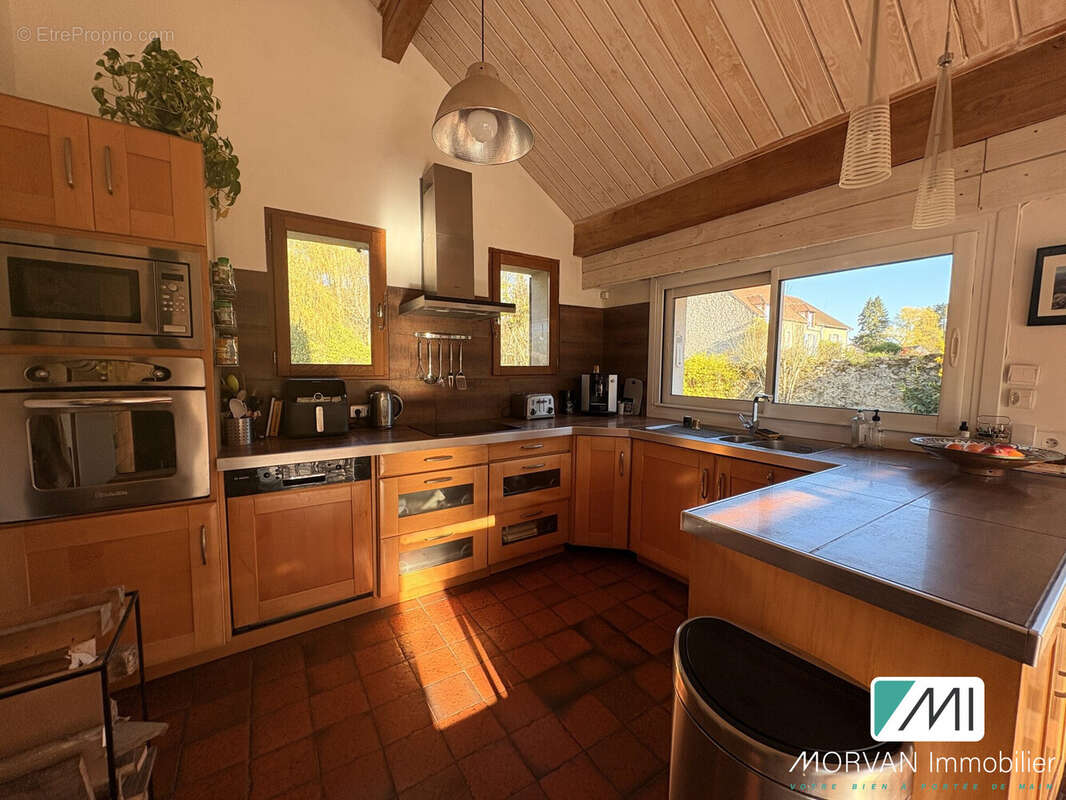 Maison 210 m² à La Celle-Les-Bordes  - photo 9
