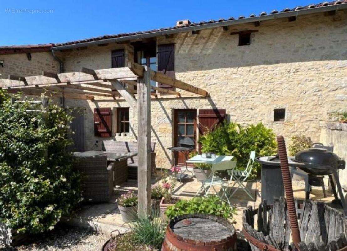 Maison à NANTEUIL-EN-VALLEE