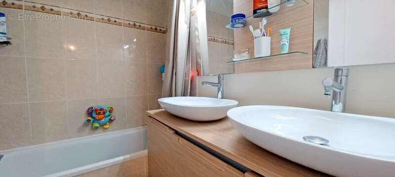 Appartement à COLLONGES