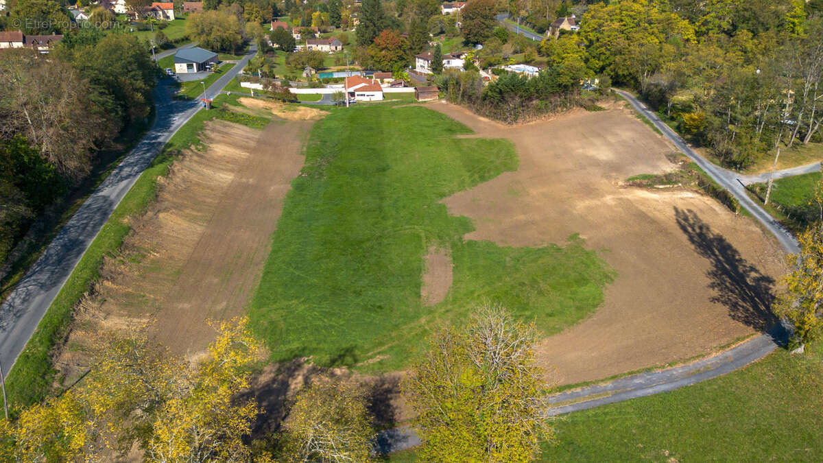 Terrain à SARLAT-LA-CANEDA
