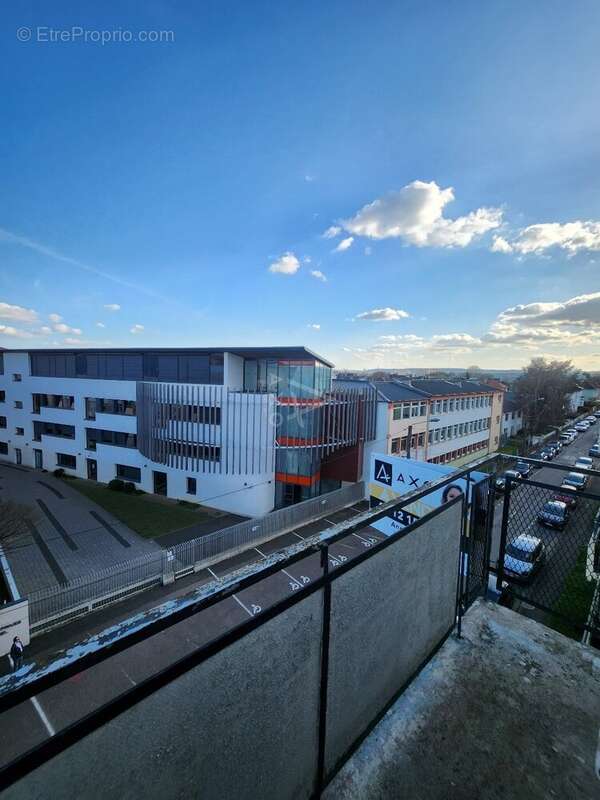 Appartement traversant  Dernier étage  Fort potentiel  - photo 13