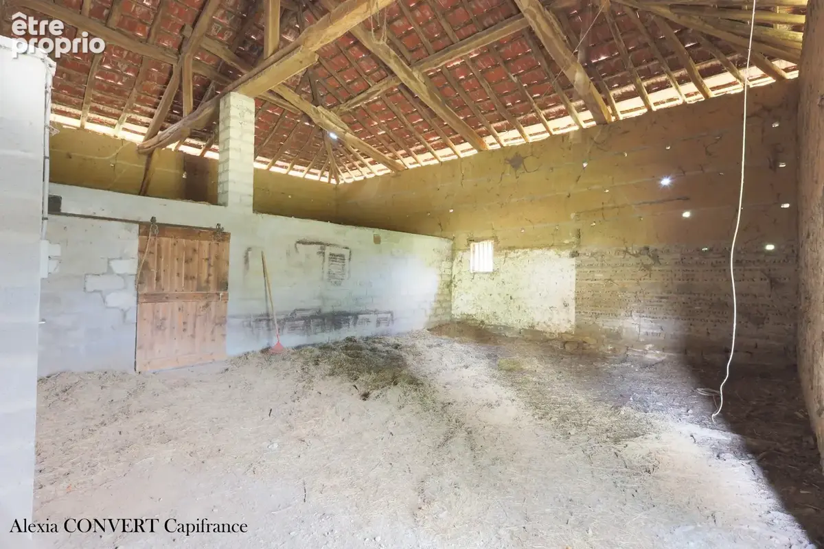 Dépendance 115m² avec 946m² de terrain proche centre village Foissiat - photo 6
