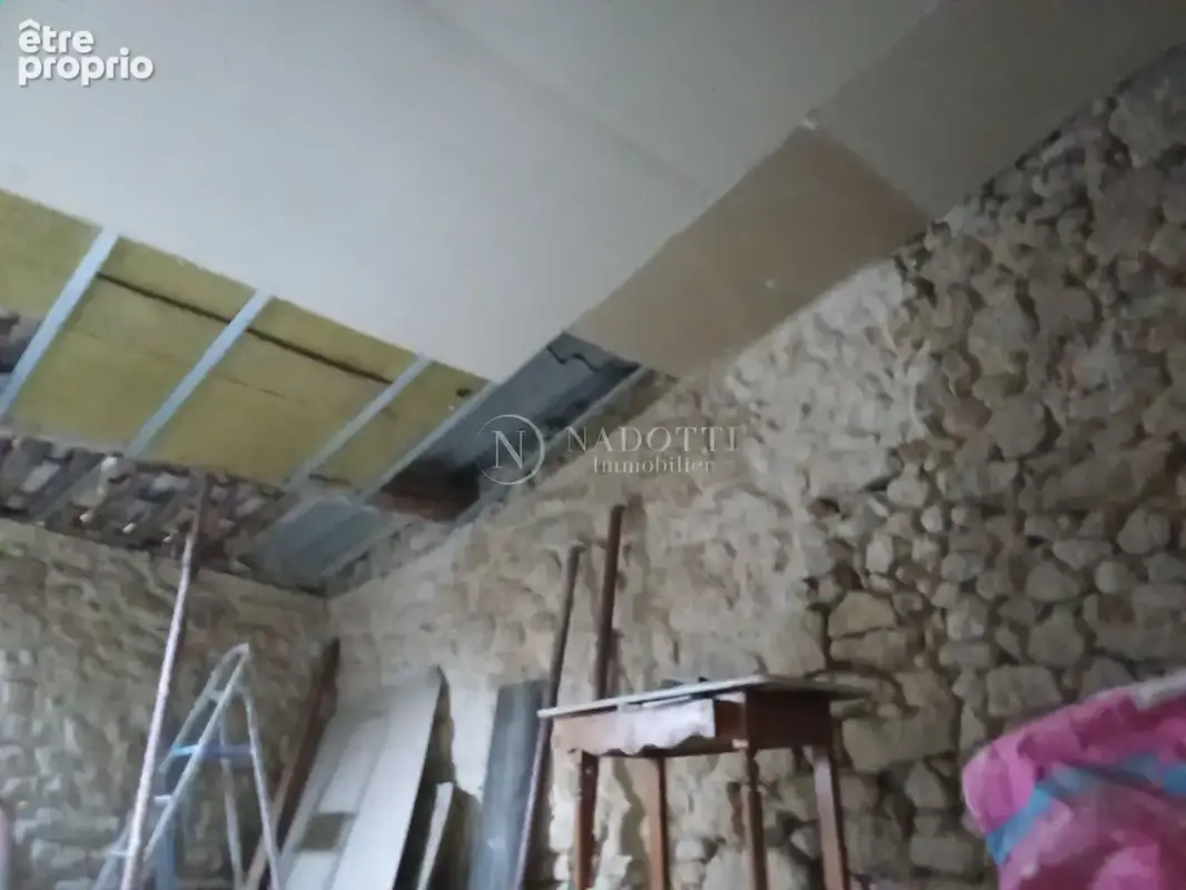Garage avec potentiel d'aménagement au coeur de Cadenet - photo 4