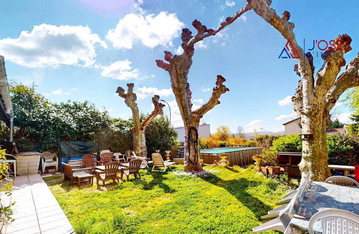 Un jardin inattendu - Maison à GRIGNY