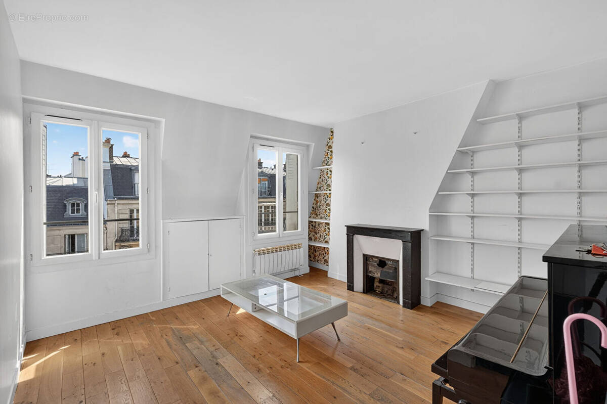 Appartement à PARIS-10E