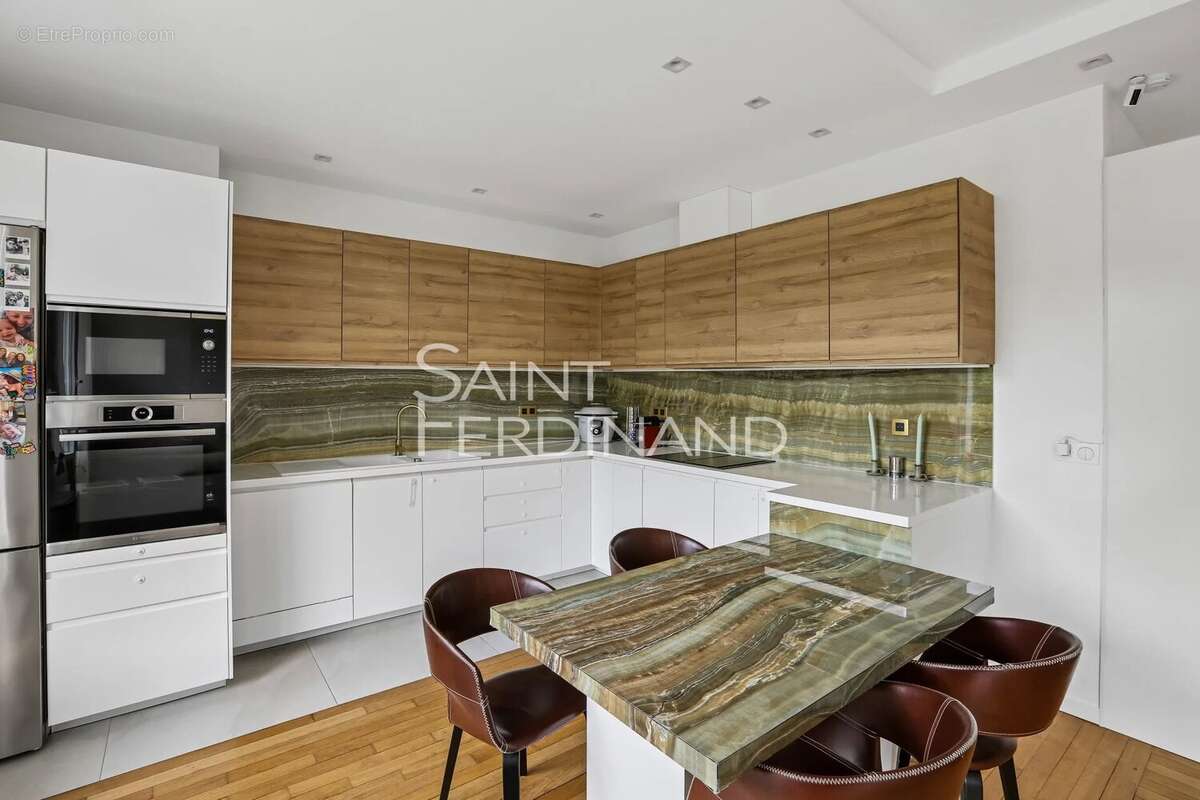 Appartement à NEUILLY-SUR-SEINE