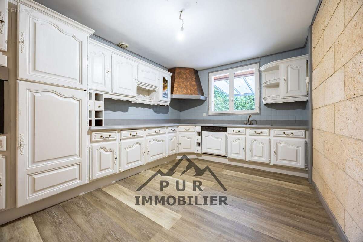 Cuisine - Maison à MESSERY