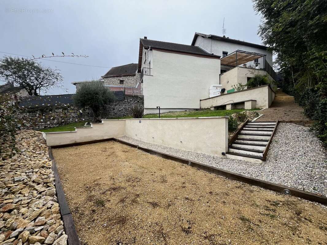 Maison à BOUVESSE-QUIRIEU