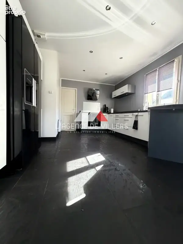 Pavillon récent sur 508 m2 de jardin. - photo 3
