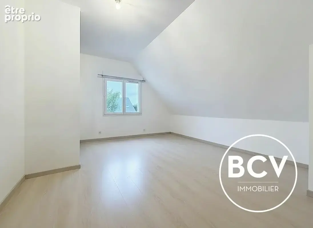 Maison de 2015 type T6 avec 4 chambres et garage - photo 6