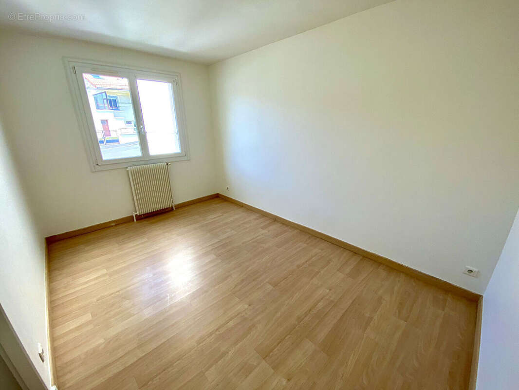 CLERMONT-FERRAND / Appartement à vendre quartier "la Glacière" avec garage, balcon et atelier ! - photo 9