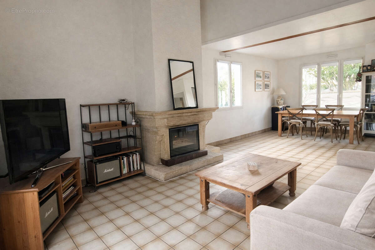 Maison à VOISINS-LE-BRETONNEUX