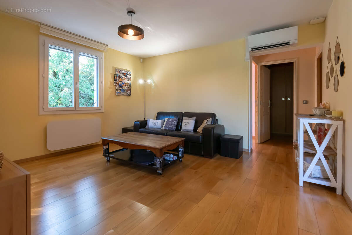 Maison individuelle avec véranda, garages et vidéosurveillance - photo 4