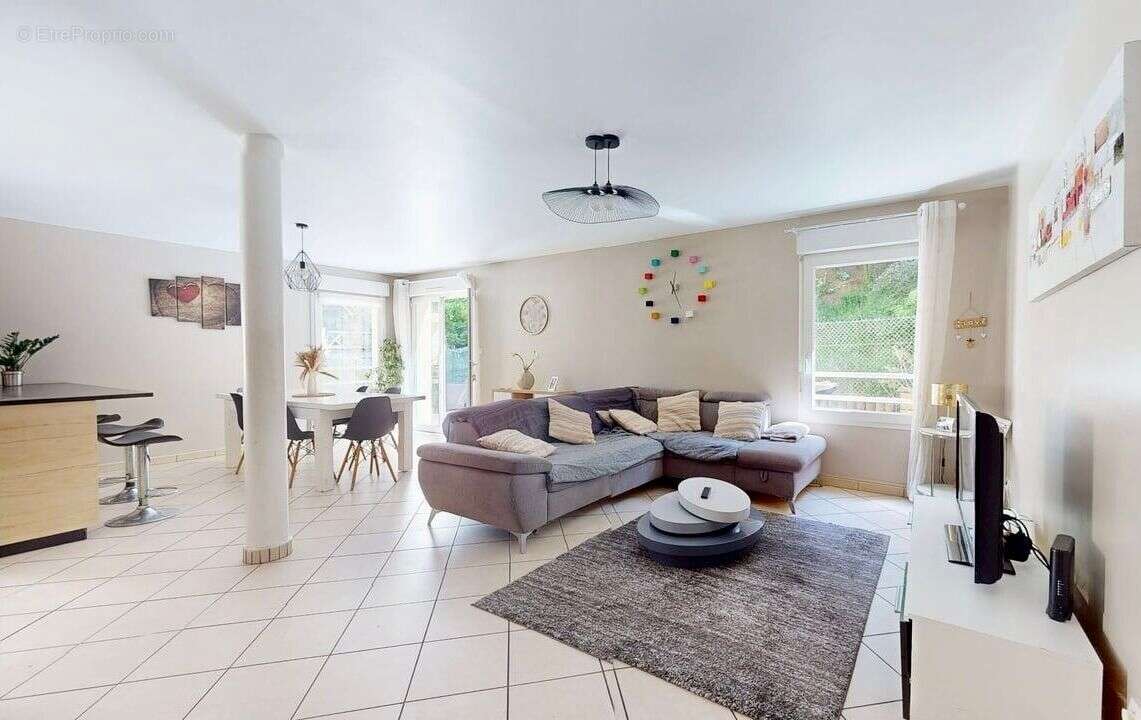 Appartement à GENAY