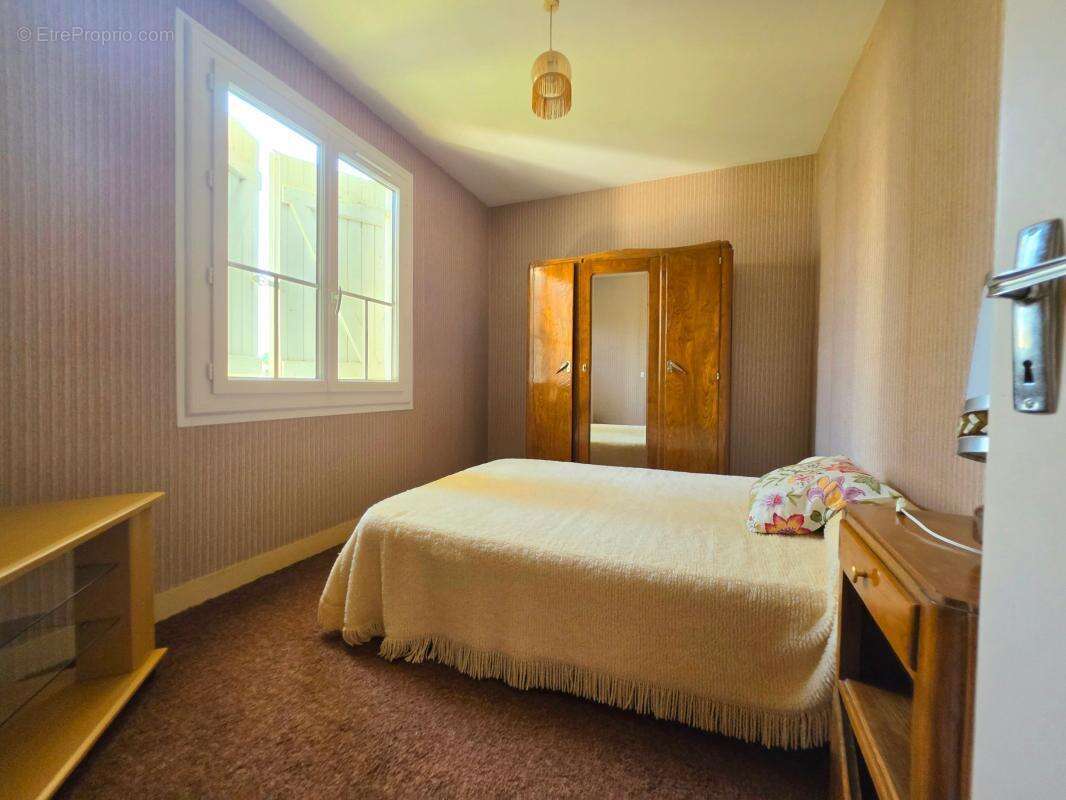 Maison familiale 190 m² – 6 chambres – dépendance 150 m² – terrain 3000 m² - photo 12
