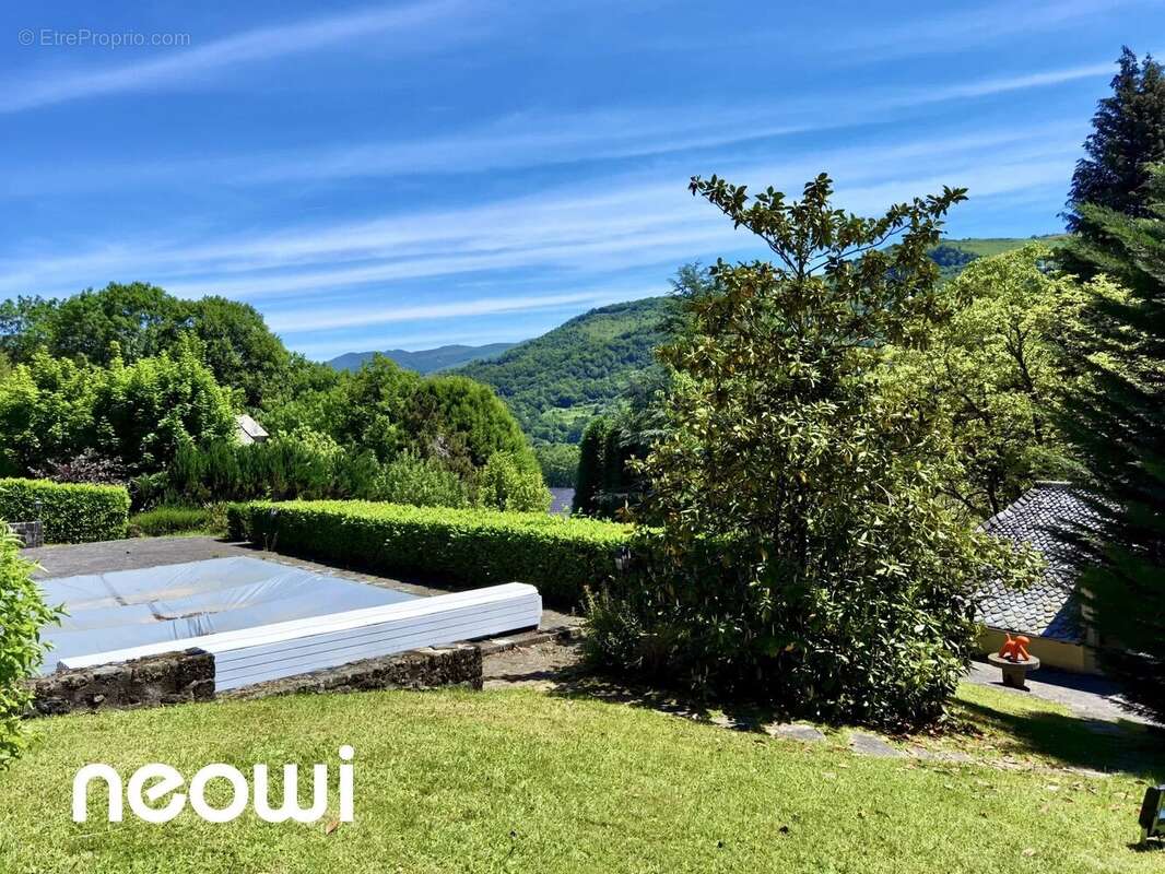 Maison à VIC-SUR-CERE