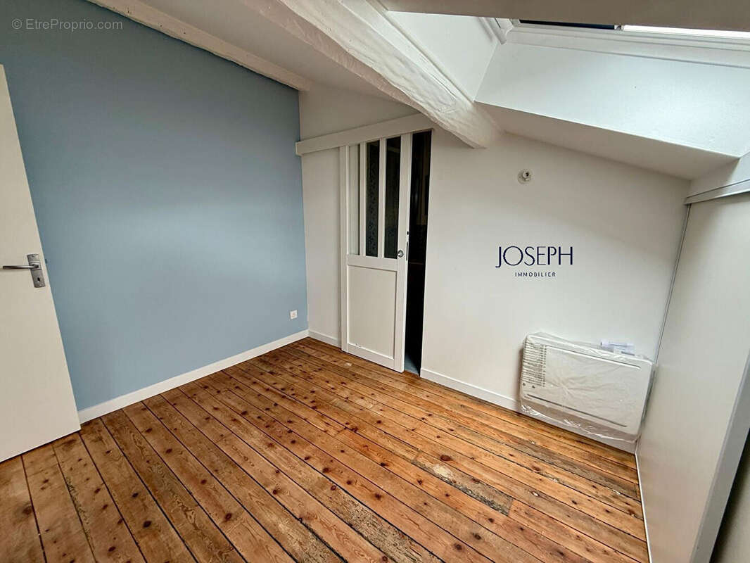 T2 sous les toits entierement renovee - photo 4