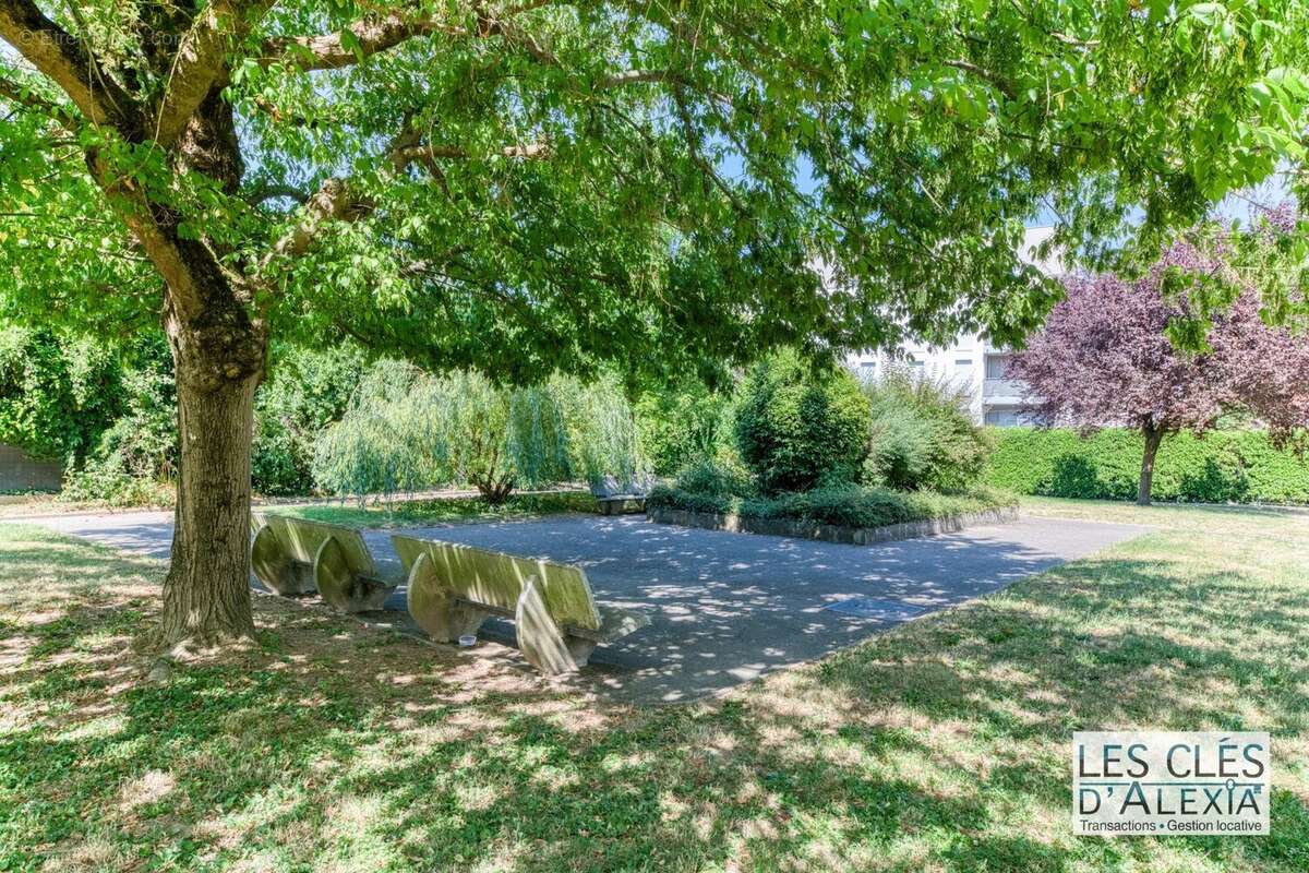 T4 traversant quartier PASTEUR, 75,83 m² / Loggia fermée / Balcon / Parking collectif - photo 16