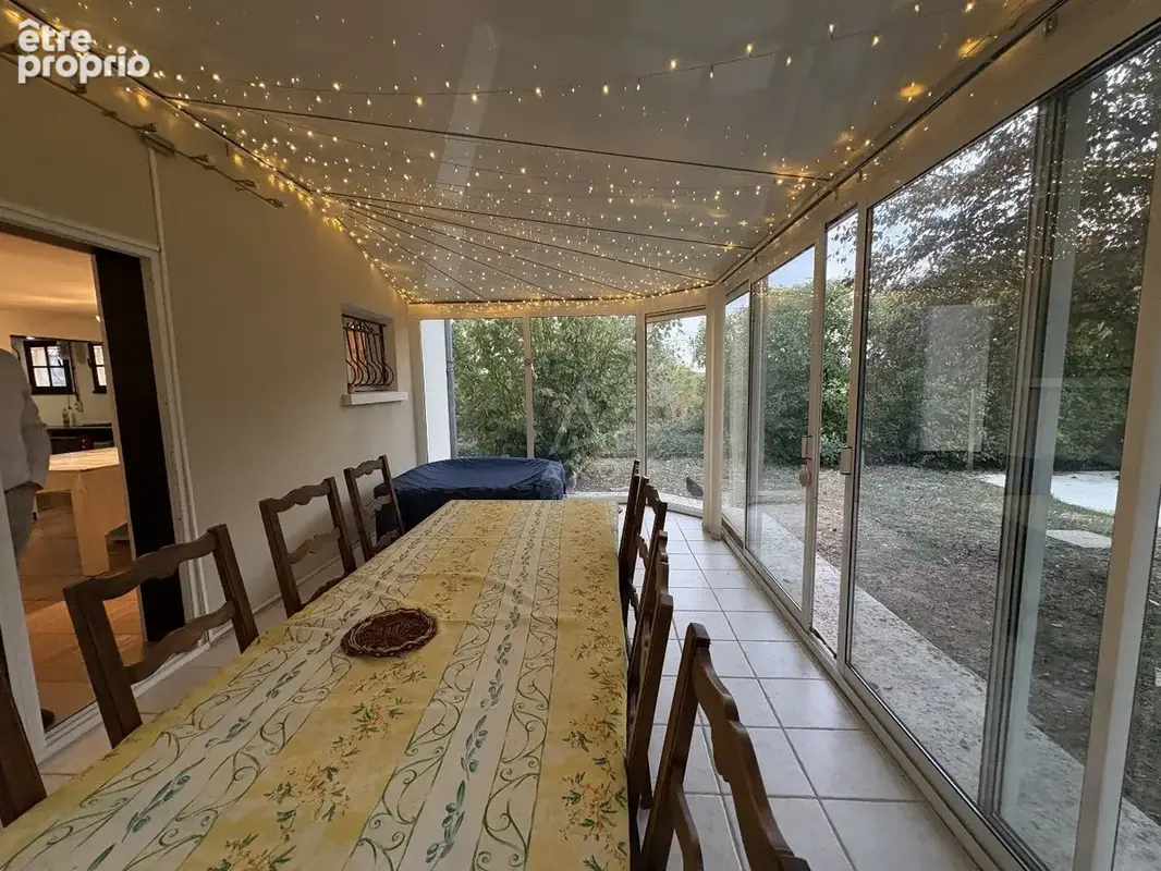 FLEAC.Belle maison familiale contemporaine de 8 pièces implantée sur un terrain de 1452 m² environ clos et arboré. - photo 17