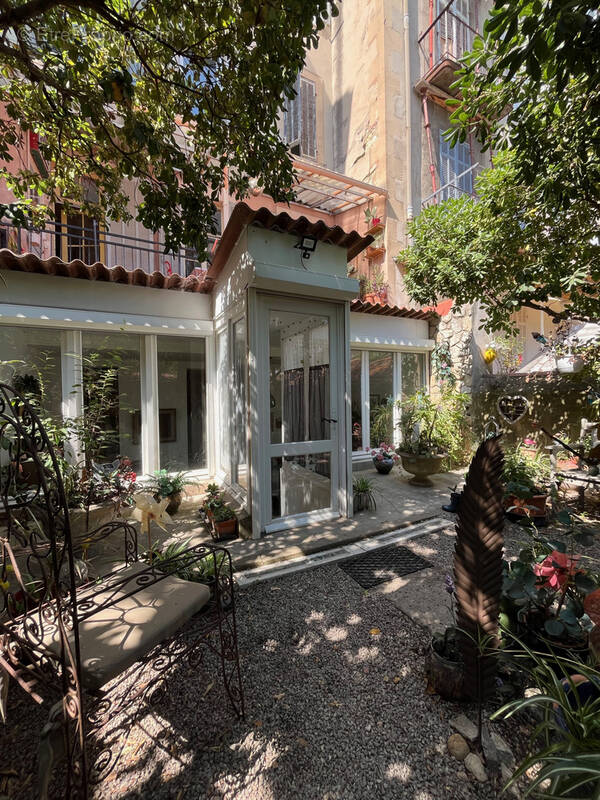 Appartement à MARSEILLE-4E