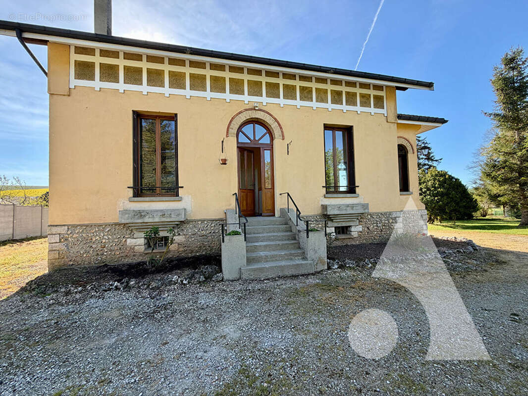 Maison à AIX-EN-OTHE