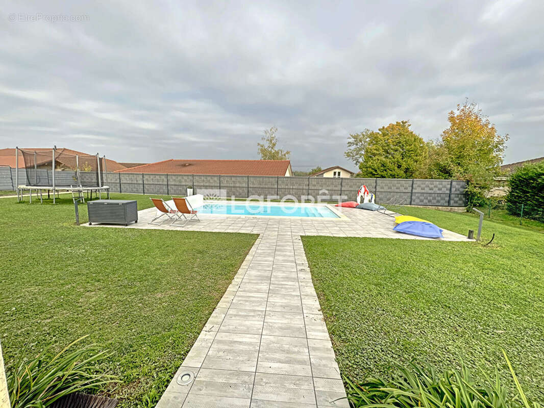 Maison à SAINT-ETIENNE-DU-BOIS