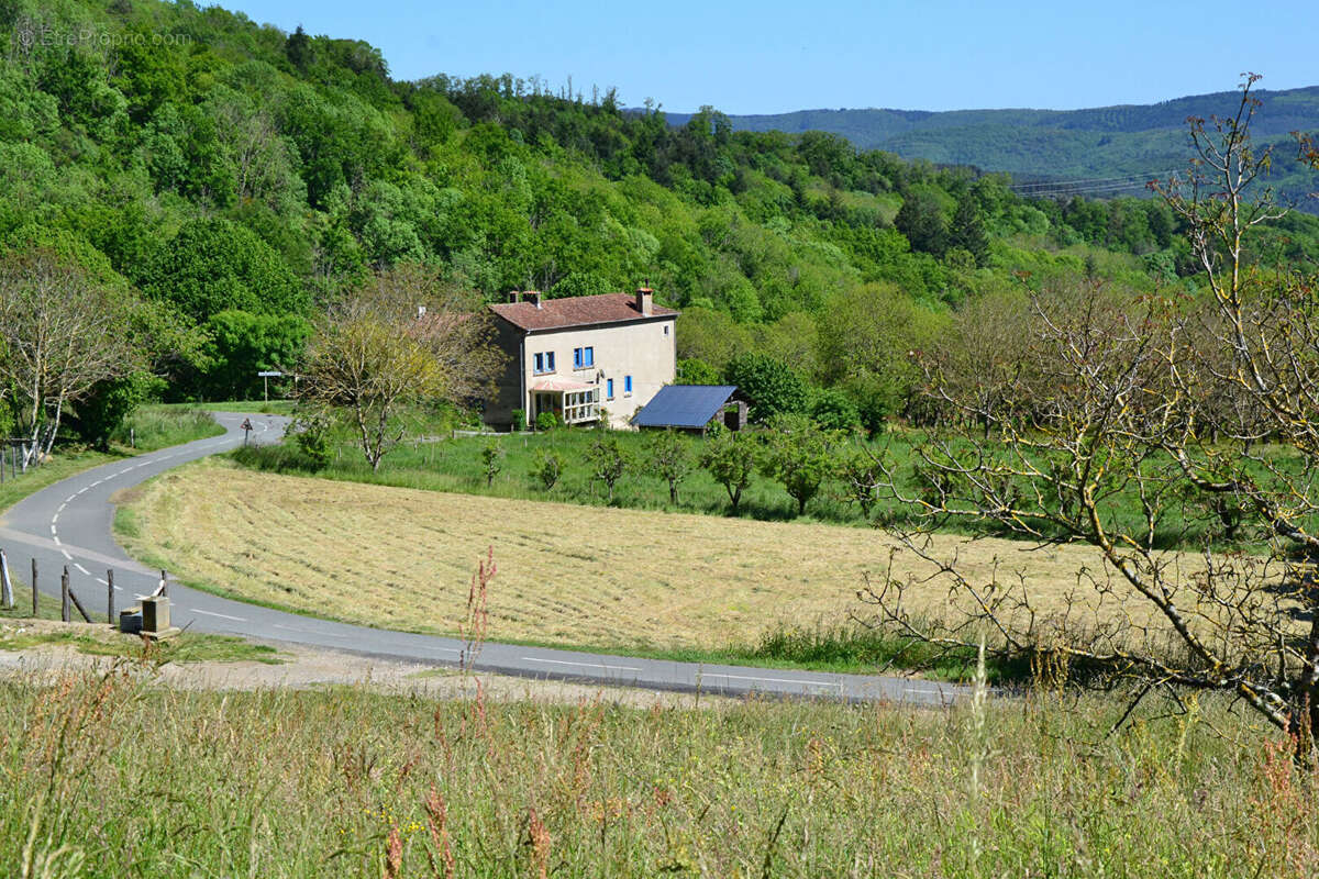Courniou dans hameau maison  de 200m²  DPE  B avec 653 m² de terrain - photo 8