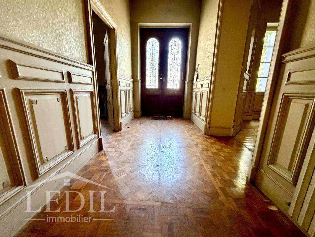 Belle demeure en ville av jardin, piscine, garage - photo 4