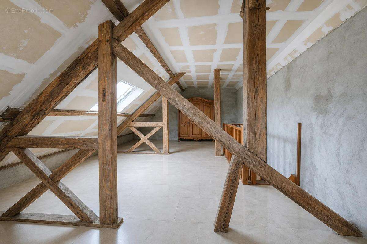 Maison à MONT-SAINT-SULPICE